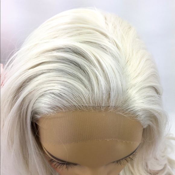 Della | Lace Front Wig - Picture 6 of 8